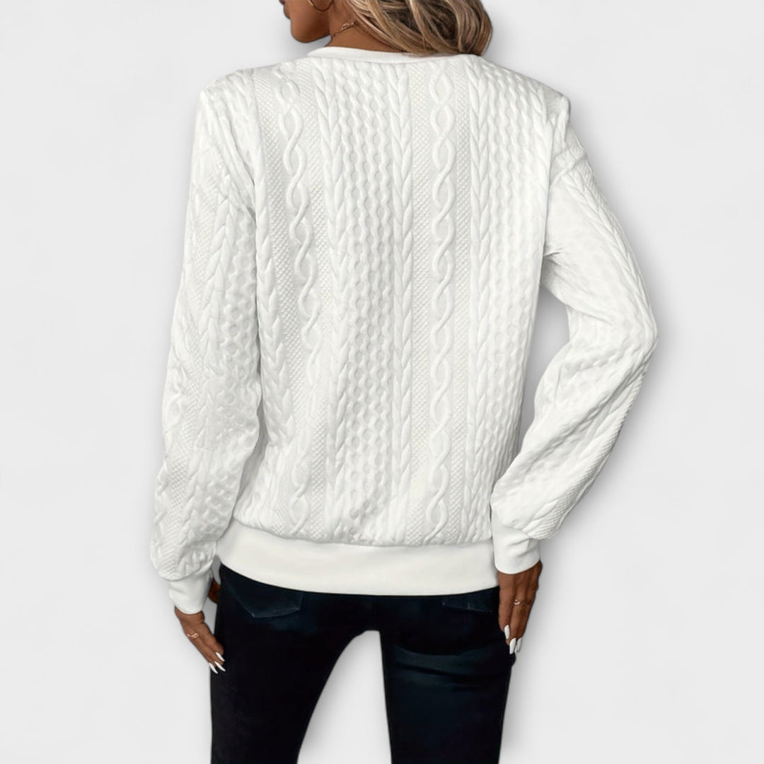 Joy - Elegantní bílý pletený svetr s reliéfním vzorem